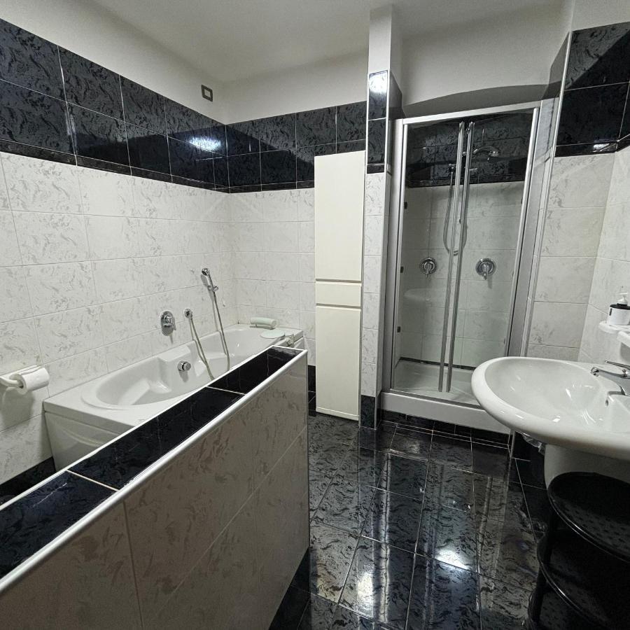 Essential Room & Parking In Centro Citta Con Parcheggio Privato E Wifi Потенца Екстериор снимка