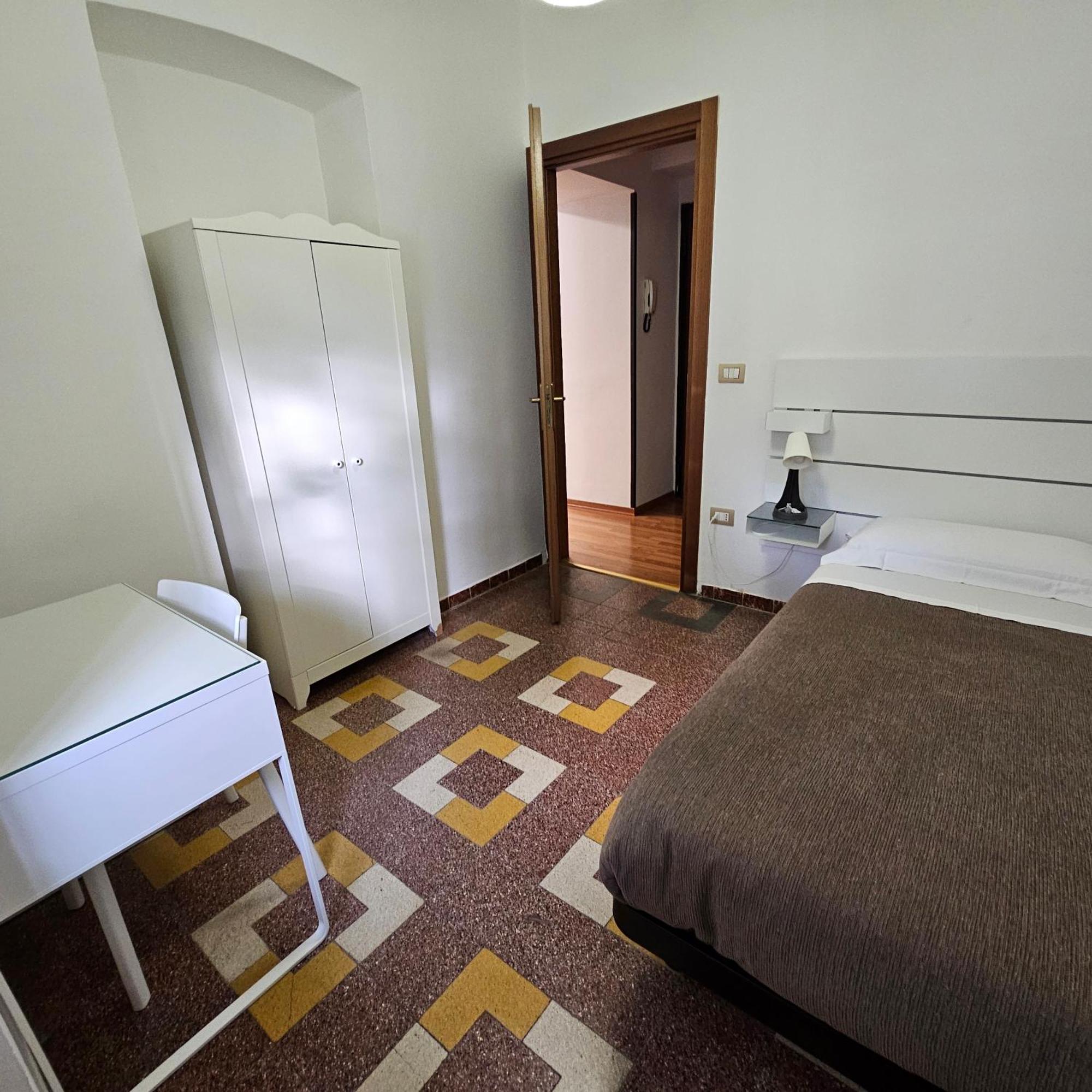 Essential Room & Parking In Centro Citta Con Parcheggio Privato E Wifi Потенца Екстериор снимка