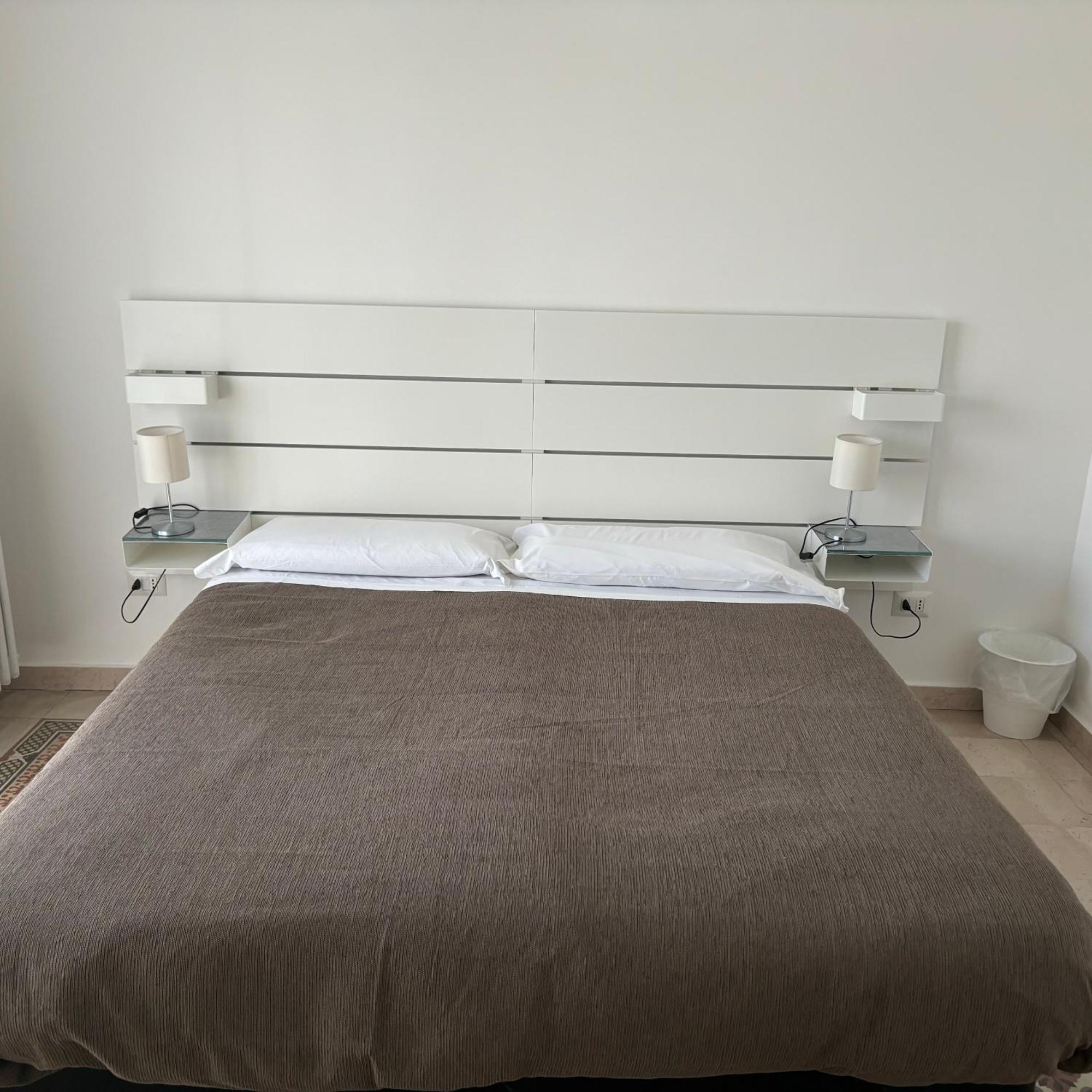 Essential Room & Parking In Centro Citta Con Parcheggio Privato E Wifi Потенца Екстериор снимка