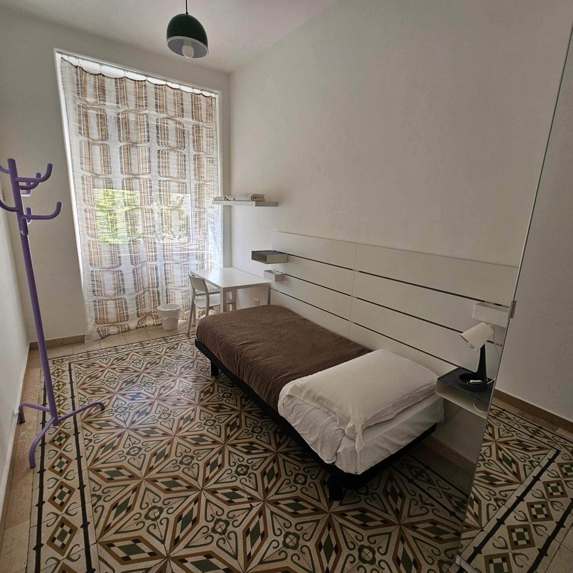 Essential Room & Parking In Centro Citta Con Parcheggio Privato E Wifi Потенца Екстериор снимка
