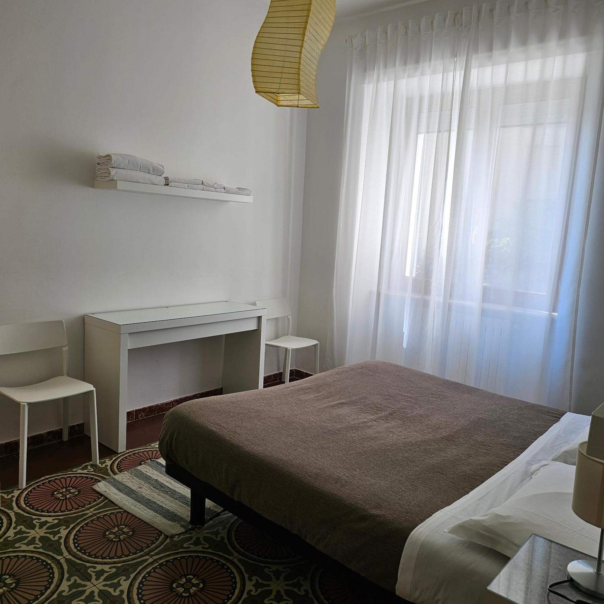 Essential Room & Parking In Centro Citta Con Parcheggio Privato E Wifi Потенца Екстериор снимка